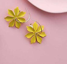 Load image into Gallery viewer, JENN Floral Hoops in Canary
